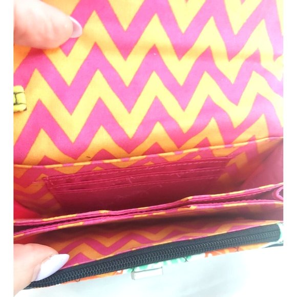 VERA BRADLEY Ziggy Zinnia Retired Your Turn Smartphone Wristlet w/Turn Lock - Picture 4 of 8